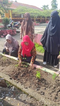 PENANAMAN SERIBU POHON